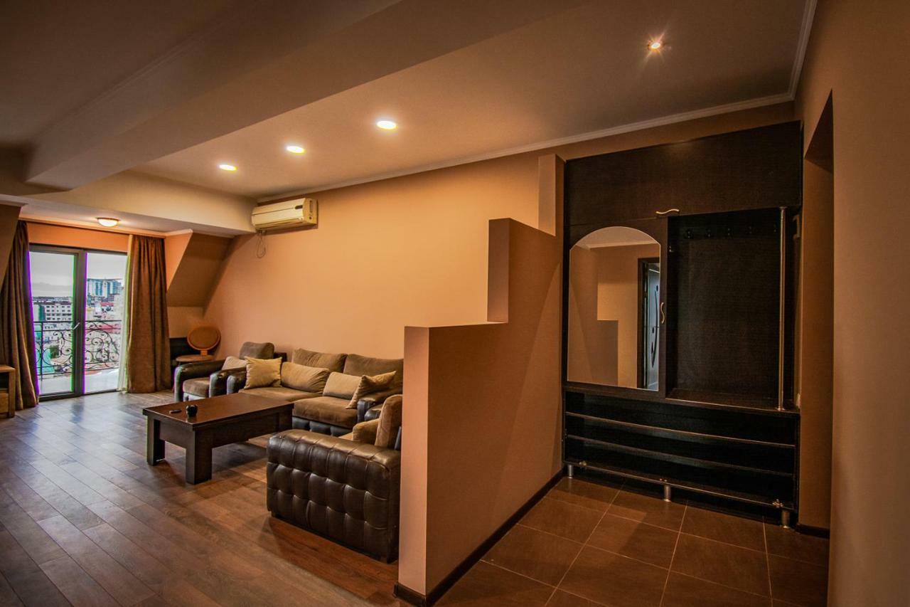 Daros Apartment Batumi Exteriör bild